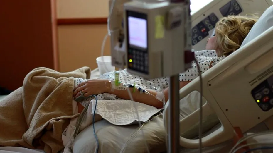 Doctorii i-au spus că simptomele ei sunt cauzate de menopauză, dar femeia suferea de o boală gravă! Un control oftalmologic a salvat-o de la moarte