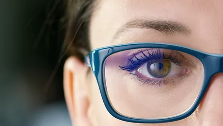 Nu mai vezi bine? Poate ai nevoie de ochelari de vedere? Explică un reputat oftalmolog