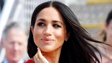 Cum să ieşi bine în poze, în doar câteva secunde: trucuri folosite de soţia Prinţului Harry