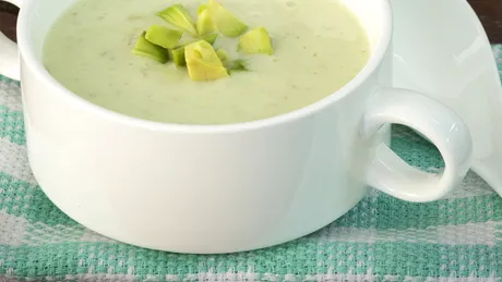 Supă cremă cu avocado şi castravete