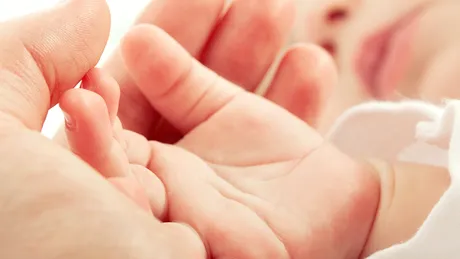 Iritaţia de scutec, colicile şi nasul înfundat, probleme frecvente la bebeluşi. Ce soluţii au mamele la îndemână