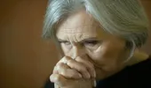 Boala cauzată de stres care ne distruge fizic și psihic. Îngrijirea unui om drag, între stres și epuizare