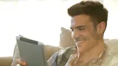 Cuplurile cu adevărat fericite nu postează des fotografii pe Facebook