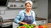 Uită de creme! 11 superalimente care te întineresc după 40 de ani